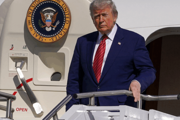 EU kêu gọi tôn trọng khi Trump đe dọa thuế suất 50% đối với hàng hóa EU EU kêu gọi tôn trọng khi Trump đe dọa thuế suất 50% đối với hàng hóa EU