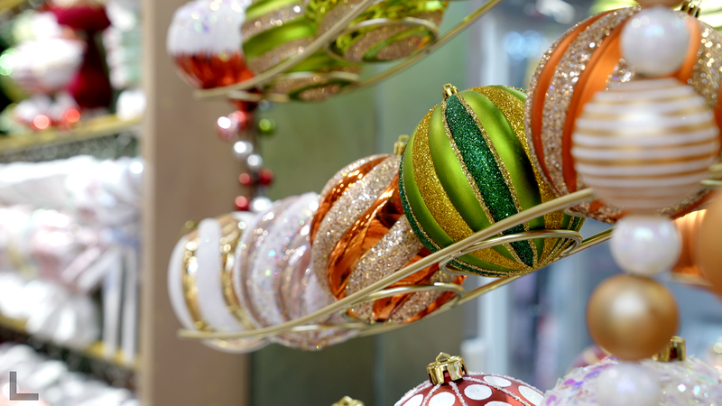 Các nhà xuất khẩu Trung Quốc thích nghi và phát triển giữa những thách thức về thuế quan video poster