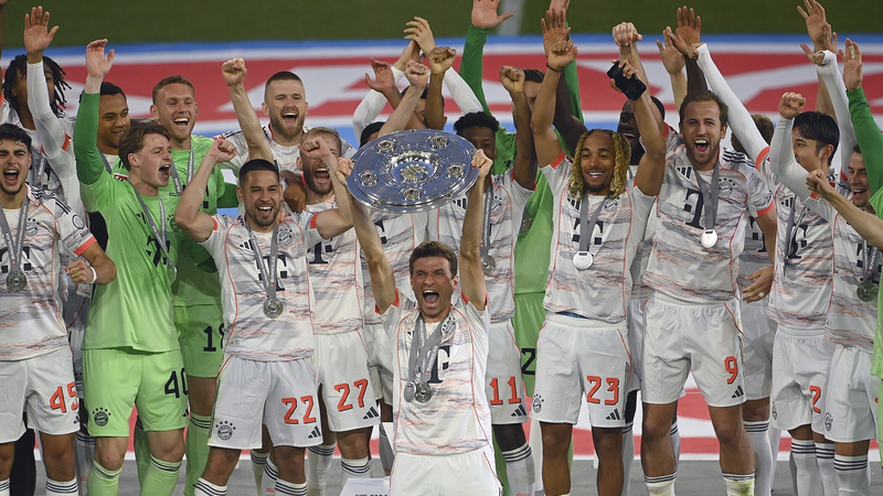 Thomas Muller chia tay xúc động với Bayern sau 25 năm Thomas Muller chia tay xúc động với Bayern sau 25 năm
