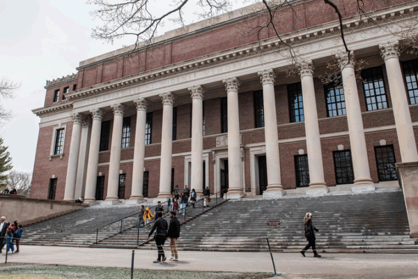 Harvard đấu Trump: Vụ kiện liên quan đến lệnh cấm sinh viên quốc tế Harvard đấu Trump: Vụ kiện liên quan đến lệnh cấm sinh viên quốc tế