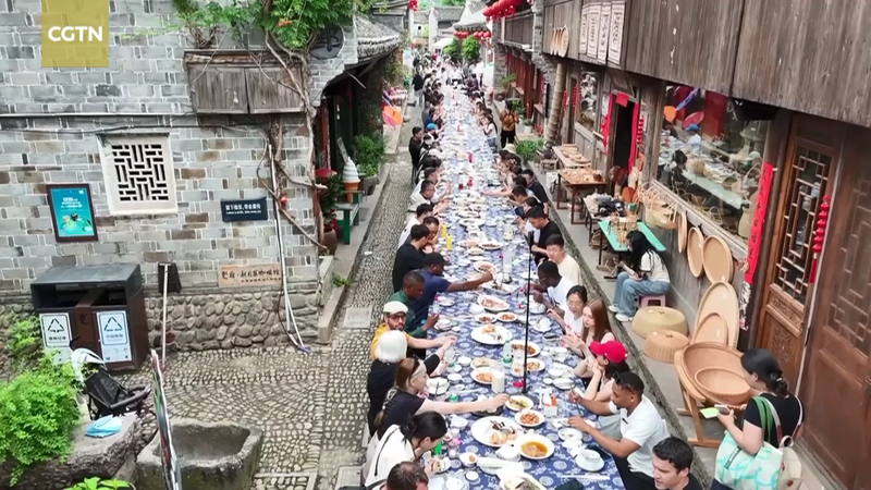 Thị Trấn Cổ Qiantong: Đậu Phụ, Văn Hóa & Kết Nối Vô Tận Thị Trấn Cổ Qiantong: Đậu Phụ, Văn Hóa & Kết Nối Vô Tận video poster