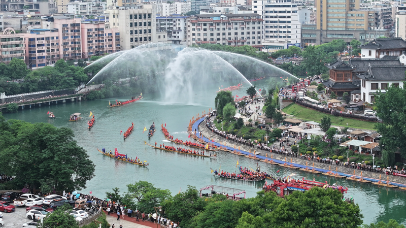 Tongren chuẩn bị cho sự kiện đua thuyền rồng năm 2025 Tongren chuẩn bị cho sự kiện đua thuyền rồng năm 2025 video poster