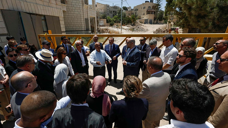 Quân đội Israel bắn cảnh cáo vào phái đoàn EU ở Bờ Tây Quân đội Israel bắn cảnh cáo vào phái đoàn EU ở Bờ Tây