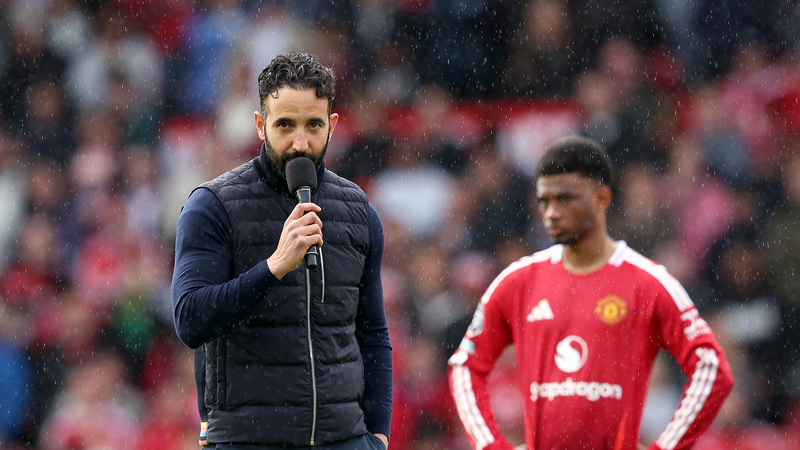 Mùa giải thảm họa của Manchester United kết thúc với chiến thắng gây tranh cãi Mùa giải thảm họa của Manchester United kết thúc với chiến thắng gây tranh cãi