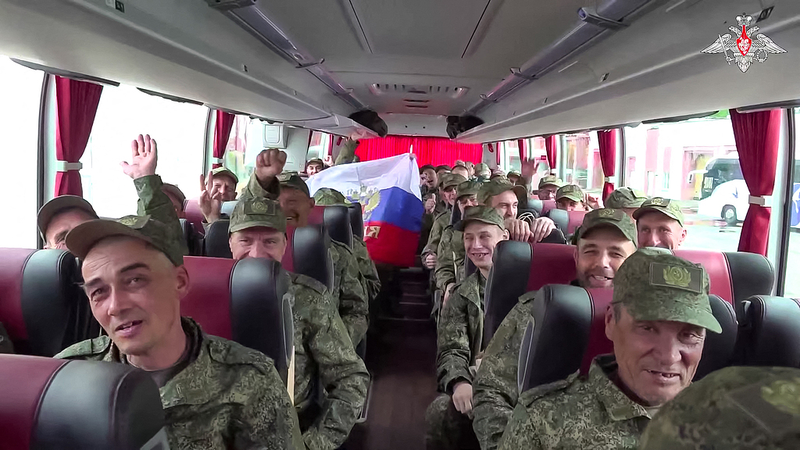 Nga, Ukraine Hoàn Tất Trao Đổi Tù Nhân Lớn Nhất Nga, Ukraine Hoàn Tất Trao Đổi Tù Nhân Lớn Nhất