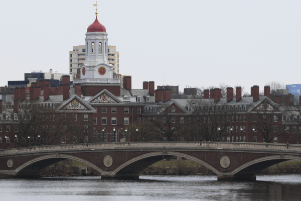 Thẩm phán chặn lệnh cấm của chính quyền Trump đối với sinh viên quốc tế tại Harvard