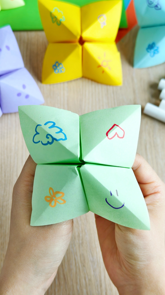 Gấp Một Cái Thầy Bói Giấy Và Tái Hiện Niềm Vui Thời Thơ Ấu Gấp Một Cái Thầy Bói Giấy Và Tái Hiện Niềm Vui Thời Thơ Ấu video poster