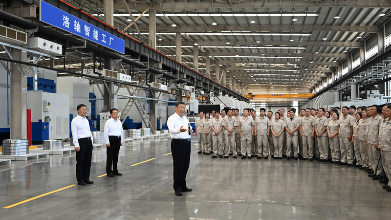 Chủ tịch Tập Cận Bình kêu gọi ngành sản xuất mạnh mẽ hơn Chủ tịch Tập Cận Bình kêu gọi ngành sản xuất mạnh mẽ hơn video poster