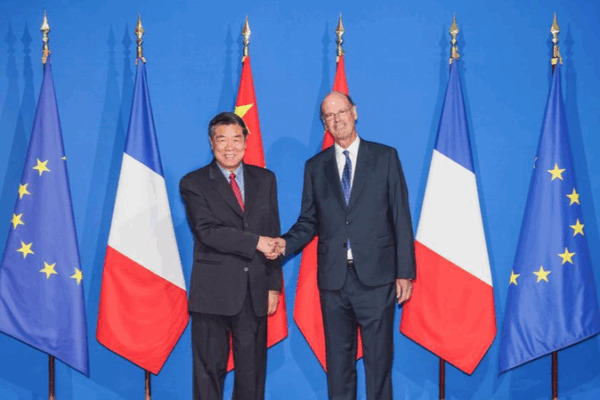 Trung Quốc và Pháp Tăng Cường Quan Hệ Kinh Tế tại Paris Trung Quốc và Pháp Tăng Cường Quan Hệ Kinh Tế tại Paris
