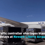 H5DU8KA1E9B2U1OFVCGA - Thế Giới Trong Tầm Tay Sự Thiếu Hụt Nhân Viên Điều Khiển Hoãn Chuyến Tại Sân Bay Newark video poster