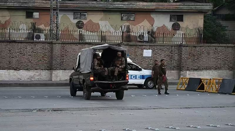Pakistan và Ấn Độ Đồng Ý Ngừng Bắn Ngay Lập Tức Pakistan và Ấn Độ Đồng Ý Ngừng Bắn Ngay Lập Tức video poster