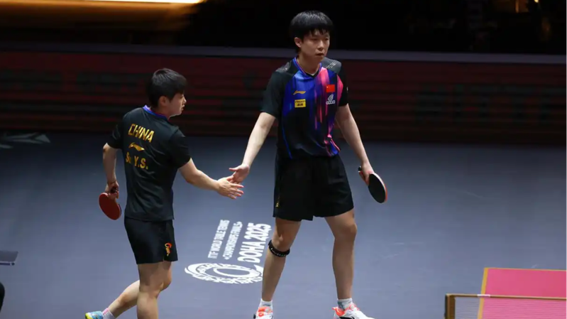 Wang, Sun Thống Trị Đôi Nam Nữ Dù Có Sự Cố Về Vợt Wang, Sun Thống Trị Đôi Nam Nữ Dù Có Sự Cố Về Vợt