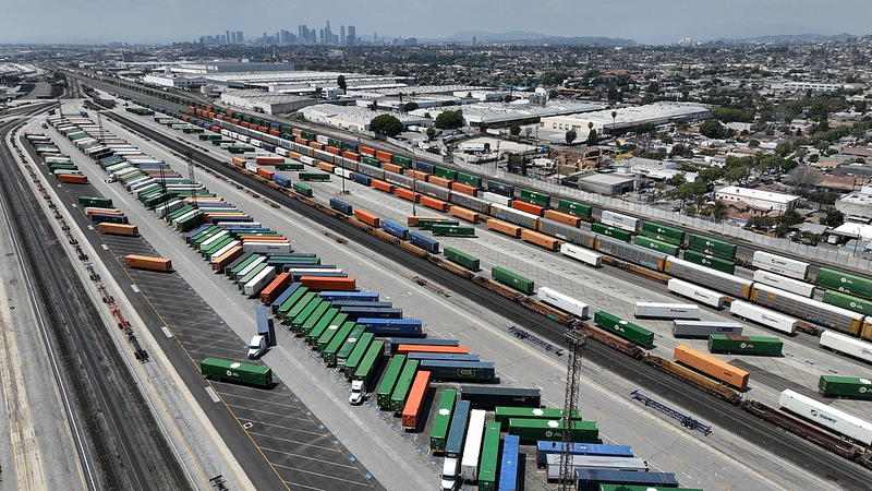 Harris & Yellen thách thức chiến lược thuế quan của Trump giữa lo ngại kinh tế