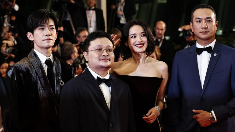 Bi Gan giành Giải thưởng Đặc biệt tại Cannes cho tác phẩm hoành tráng ‘Hồi Sinh’ Bi Gan giành Giải thưởng Đặc biệt tại Cannes cho tác phẩm hoành tráng 'Hồi Sinh'
