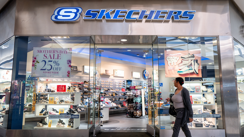 Skechers sẵn sàng bán với giá $9.4 tỷ giữa thách thức về thuế Skechers sẵn sàng bán với giá $9.4 tỷ giữa thách thức về thuế