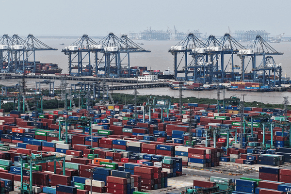 Thương mại nước ngoài của Trung Quốc tăng 5,6% vào tháng Tư