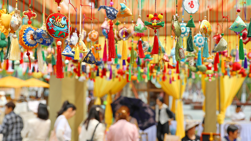 M0XV32T3QUE60I2N8FUM - Thế Giới Trong Tầm Tay Khám phá bí mật sức khỏe tại lễ hội thuyền rồng