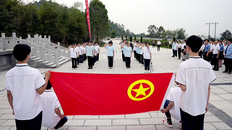 Thành viên Đoàn TNCS tăng vọt: Hơn 75 triệu thanh niên gia nhập! Thành viên Đoàn TNCS tăng vọt: Hơn 75 triệu thanh niên gia nhập!