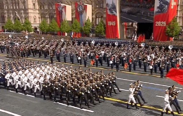 Đội danh dự PLA tỏa sáng tại cuộc diễu hành Ngày Chiến thắng ở Moscow