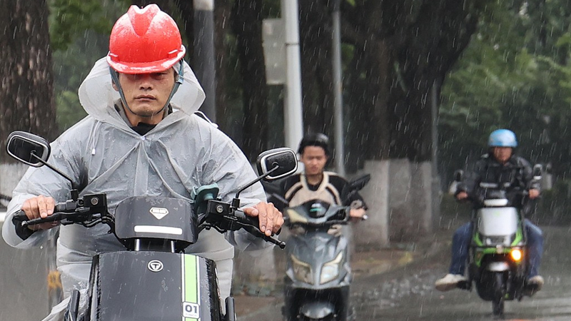 Cảnh Báo Vàng: Mưa Lớn và Bão Đổ Bộ Trung Quốc Cảnh Báo Vàng: Mưa Lớn và Bão Đổ Bộ Trung Quốc
