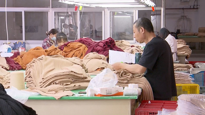 Tạm Dừng Thuế Quan Thúc Đẩy Bùng Nổ: Các Nhà Xuất Khẩu Trung Quốc Tăng Cường Sản Xuất Tạm Dừng Thuế Quan Thúc Đẩy Bùng Nổ: Các Nhà Xuất Khẩu Trung Quốc Tăng Cường Sản Xuất video poster