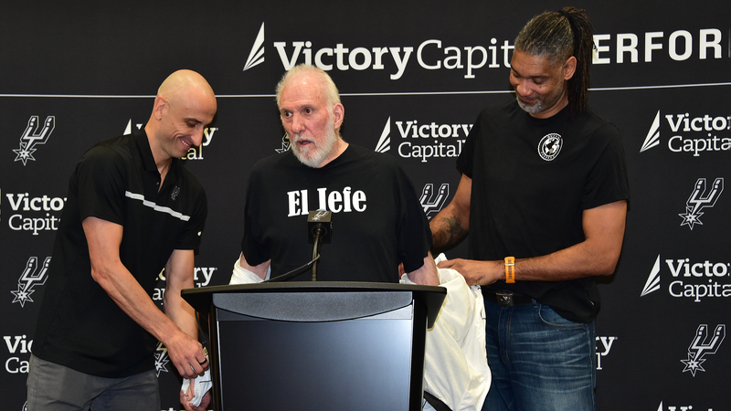Spurs bước vào kỷ nguyên mới khi Popovich trao lại ngọn đuốc cho Mitch Johnson Spurs bước vào kỷ nguyên mới khi Popovich trao lại ngọn đuốc cho Mitch Johnson