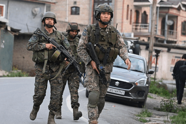 Căng thẳng ở Kashmir leo thang: Các cuộc không kích tiếp nối vụ tấn công ở Pahalgam Căng thẳng ở Kashmir leo thang: Các cuộc không kích tiếp nối vụ tấn công ở Pahalgam