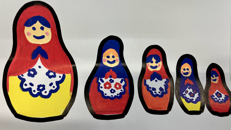 Phóng viên Robbie hồi sinh búp bê Matryoshka mang tính biểu tượng của Nga video poster