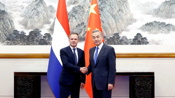 Wang Yi và Ngoại trưởng Hà Lan tăng cường quan hệ tại Bắc Kinh Wang Yi và Ngoại trưởng Hà Lan tăng cường quan hệ tại Bắc Kinh