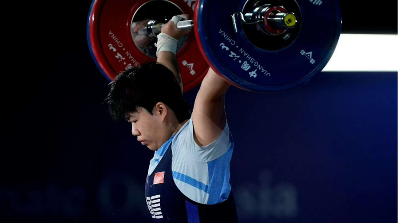 Yang Qiuxia phá kỷ lục thế giới 122kg tại Giải Vô địch Cử tạ Châu Á Yang Qiuxia phá kỷ lục thế giới 122kg tại Giải Vô địch Cử tạ Châu Á