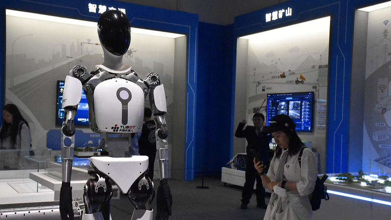 Robots Sichuan làm say đắm khách tham quan tại Bảo tàng Bắc Kinh Robots Sichuan làm say đắm khách tham quan tại Bảo tàng Bắc Kinh