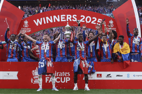 Crystal Palace khiến Manchester City choáng váng trong chiến thắng lịch sử FA Cup Crystal Palace khiến Manchester City choáng váng trong chiến thắng lịch sử FA Cup