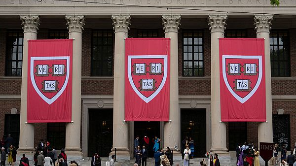 MOFA: Việc dừng cấp visa cho Harvard làm tổn hại uy tín của Mỹ MOFA: Việc dừng cấp visa cho Harvard làm tổn hại uy tín của Mỹ