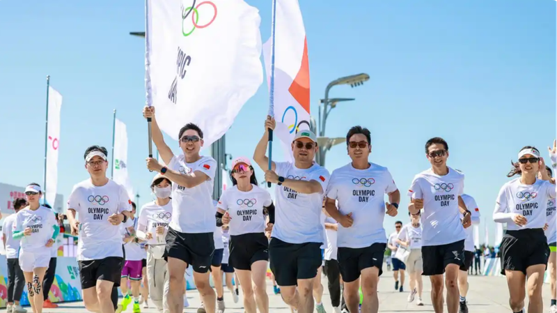 Bắc Kinh Khởi Động Ngày Olympic với Chạy Bộ 4,5 km Bắc Kinh Khởi Động Ngày Olympic với Chạy Bộ 4,5 km