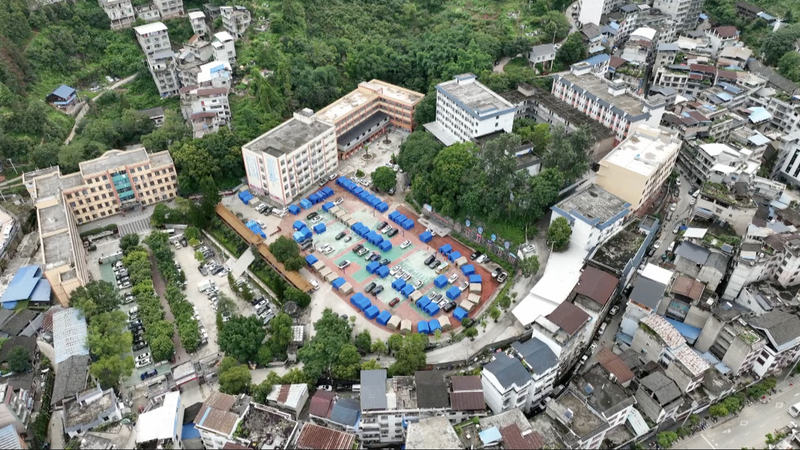 Cứu trợ lũ lụt ở Rongjiang: 40 nghìn cư dân an toàn trong nơi trú ẩn Cứu trợ lũ lụt ở Rongjiang: 40 nghìn cư dân an toàn trong nơi trú ẩn video poster