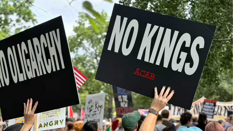 Cuộc Diễu Hành Quân Sự của Trump Kích Hoạt Biểu Tình Khắp Nước Mỹ Cuộc Diễu Hành Quân Sự của Trump Kích Hoạt Biểu Tình Khắp Nước Mỹ