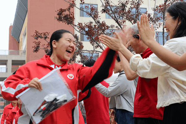 Gaokao 2025: Những Khoảnh Khắc Ấm Áp tại Trung Quốc Đại Lục Gaokao 2025: Những Khoảnh Khắc Ấm Áp tại Trung Quốc Đại Lục