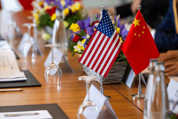 Tập và Trump Định Hướng Con Đường Mới Trong Cuộc Gọi Kéo Dài 90 Phút