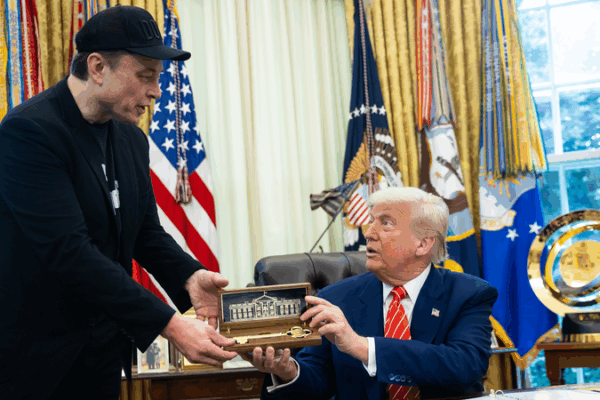 Musk và Đảng Cộng hòa đối đầu về dự luật cắt giảm thuế và chi tiêu của Trump Musk và Đảng Cộng hòa đối đầu về dự luật cắt giảm thuế và chi tiêu của Trump