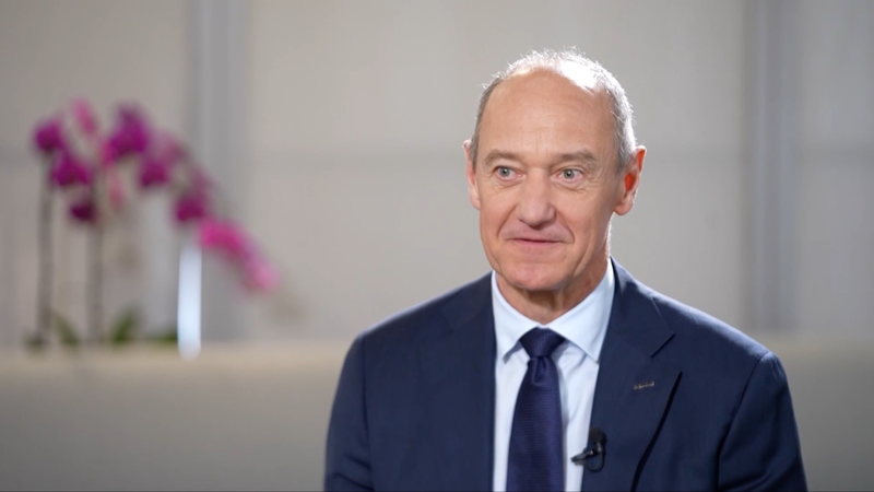 6TRXW3EMQ7EIYGWY4UZB - Thế Giới Trong Tầm Tay CEO của Siemens khen ngợi các cải cách kinh tế mới tại Trung Quốc Đại lục video poster