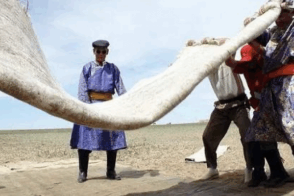 Cảm Xúc Về Nỉ: Dệt Truyền Thống Khắp Kyrgyzstan và Nội Mông Cảm Xúc Về Nỉ: Dệt Truyền Thống Khắp Kyrgyzstan và Nội Mông