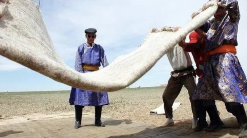 7T62H3O00D90UYZSZ6TB - Thế Giới Trong Tầm Tay Cảm Xúc Về Nỉ: Dệt Truyền Thống Khắp Kyrgyzstan và Nội Mông