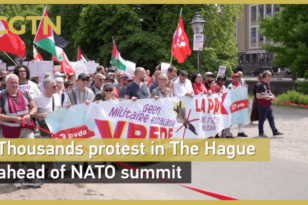 Biểu tình bùng nổ ở The Hague khi hội nghị thượng đỉnh NATO gần kề Biểu tình bùng nổ ở The Hague khi hội nghị thượng đỉnh NATO gần kề video poster