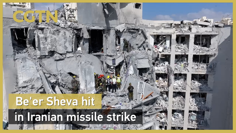 Cuộc Tấn Công Tên Lửa Đánh Trúng Tòa Nhà ở Be’er Sheva, Báo Cáo Có Thương Vong Cuộc Tấn Công Tên Lửa Đánh Trúng Tòa Nhà ở Be'er Sheva, Báo Cáo Có Thương Vong video poster