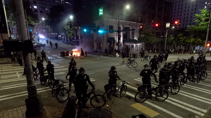 Khảo sát tại Mỹ tiết lộ quan điểm chia rẽ về triển khai quân đội ở LA