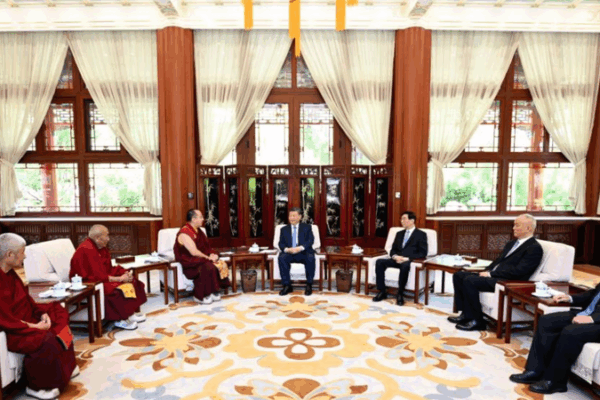 Chủ tịch Tập khuyến khích Panchen Rinpoche thúc đẩy sự thống nhất ở Tây Tạng Chủ tịch Tập khuyến khích Panchen Rinpoche thúc đẩy sự thống nhất ở Tây Tạng video poster