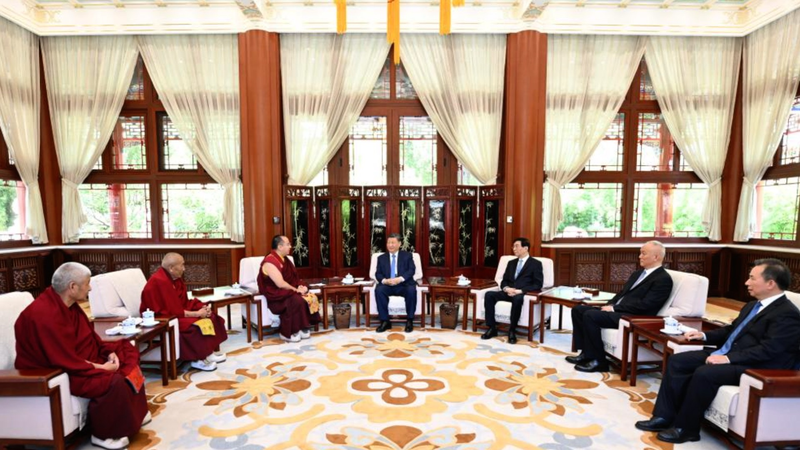 CT1RH8E56O91XJCGZ9T6 - Thế Giới Trong Tầm Tay Chủ tịch Tập khuyến khích Panchen Rinpoche thúc đẩy sự thống nhất ở Tây Tạng video poster