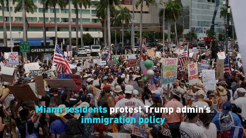 Miami đứng dậy: Người biểu tình thách thức chính sách nhập cư của Trump video poster