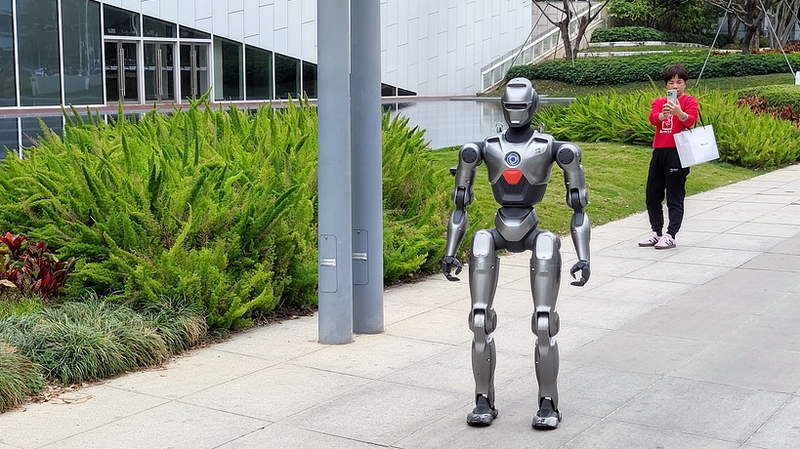 Bước đột phá của EngineAI trong công nghệ đi bộ của robot hình người Bước đột phá của EngineAI trong công nghệ đi bộ của robot hình người