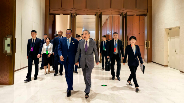 Wang Yi tăng cường quan hệ Trung Quốc-Châu Phi tại hội nghị FOCAC Wang Yi tăng cường quan hệ Trung Quốc-Châu Phi tại hội nghị FOCAC